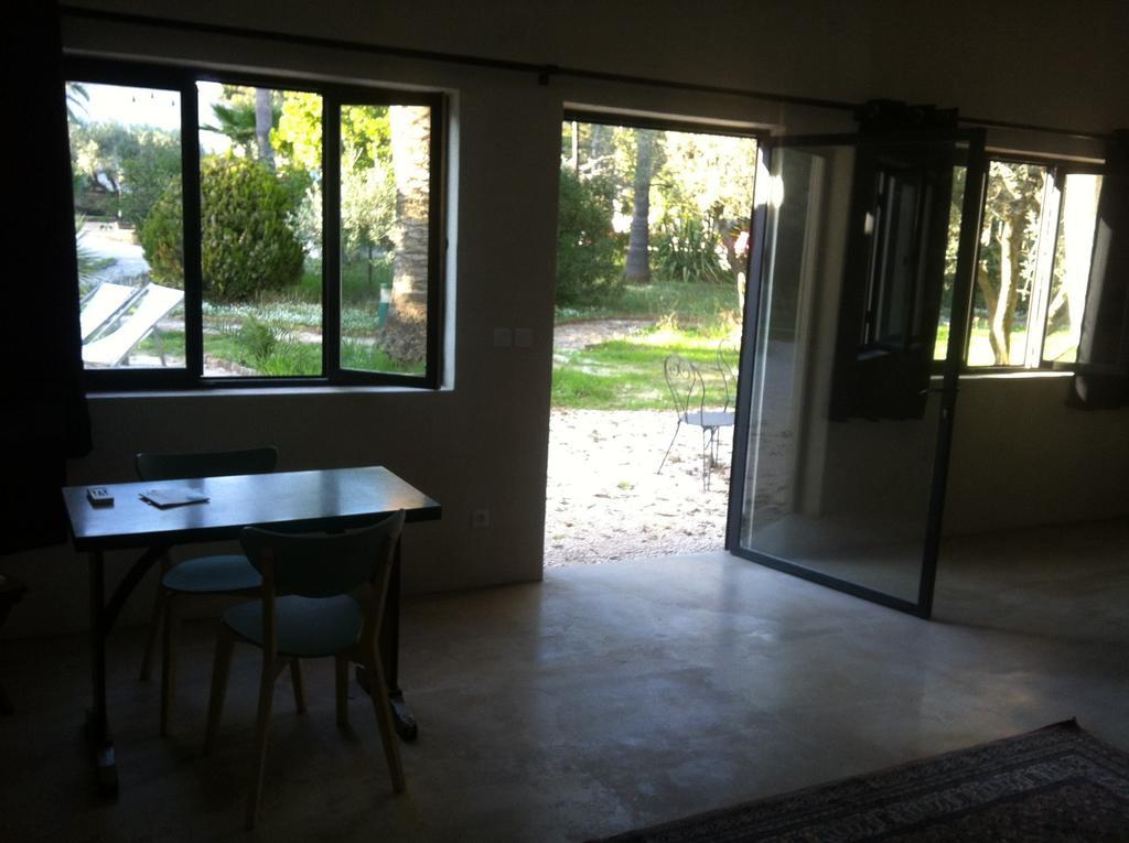 Du Cote De Chez Soi Hotel La Ciotat Quarto foto